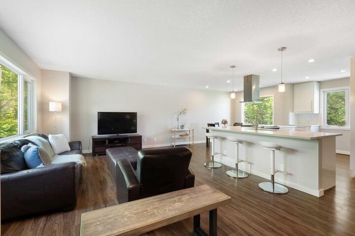 Property Photo:  3123 Brentwood Boulevard NW  AB T2L 1L9 