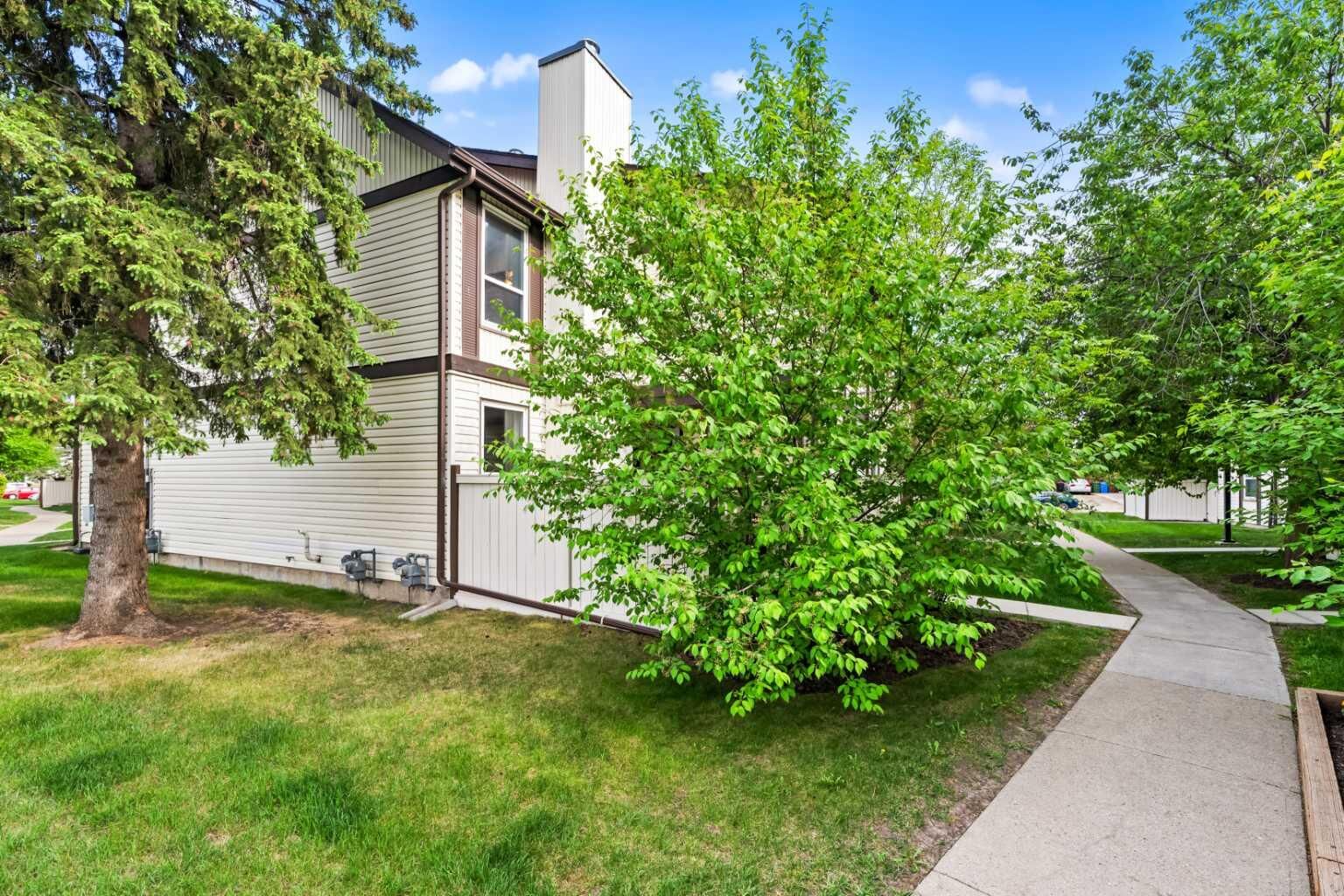 Property Photo:  3200 60 Street NE 9  AB T1Y 4K8 