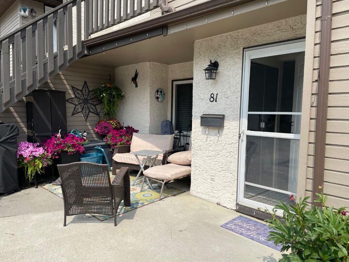 Property Photo:  81 Cedar Springs Gardens SW  AB T2W 5J9 