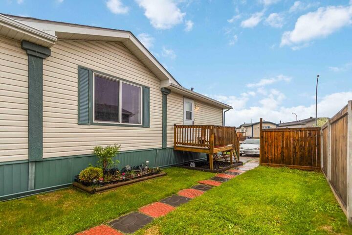 Property Photo:  269 McKinlay Crescent  AB T9K 2M9 