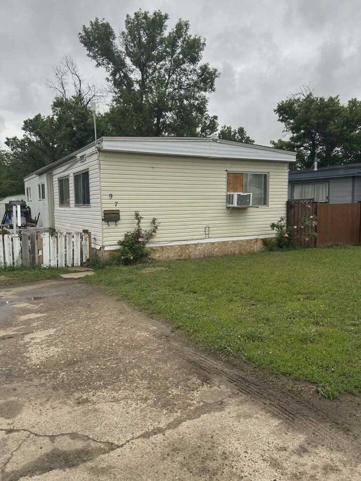 Property Photo:  4000 13 Avenue SE 97  AB T1B 1J3 