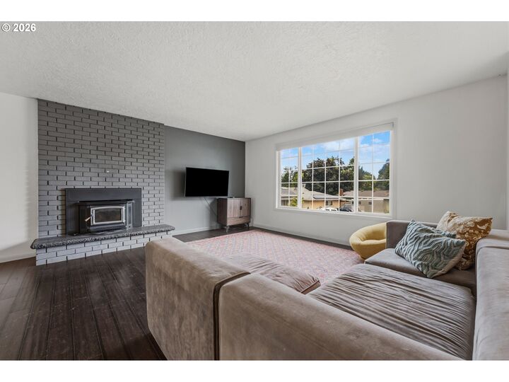 Property Photo:  1187 Netzel St  OR 97045 