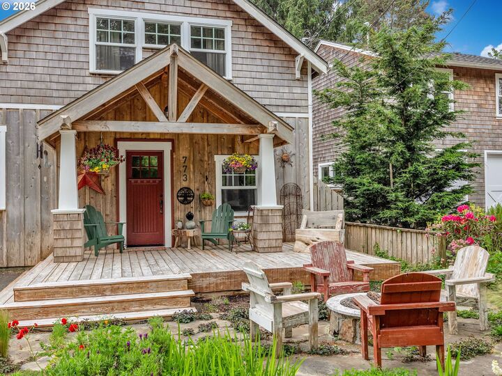 Property Photo:  773 A St  OR 97138 