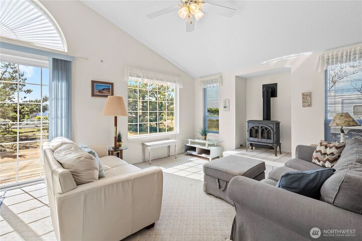 Property Photo: 33406 H Place WA 98640