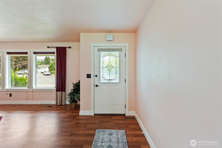 Property Photo: 60 N Green Place WA 98802