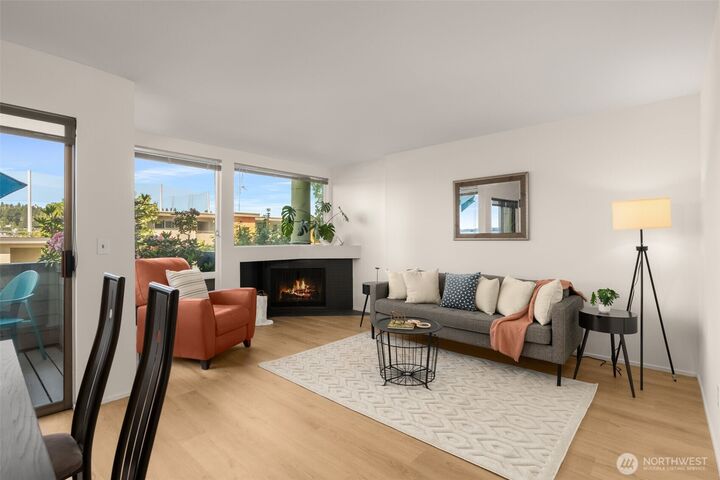 Property Photo: 2831 14th Avenue W 2 WA 98119