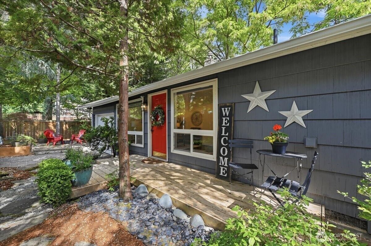 Property Photo:  2804 E Howell Street  WA 98122 
