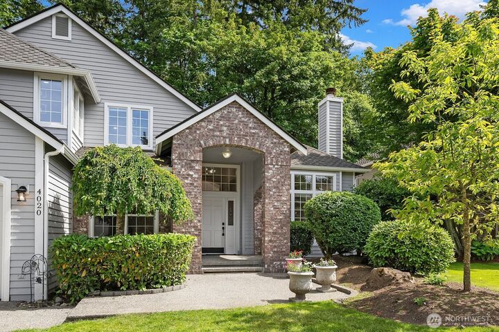 Property Photo:  4020  262nd Place SE  WA 98029 