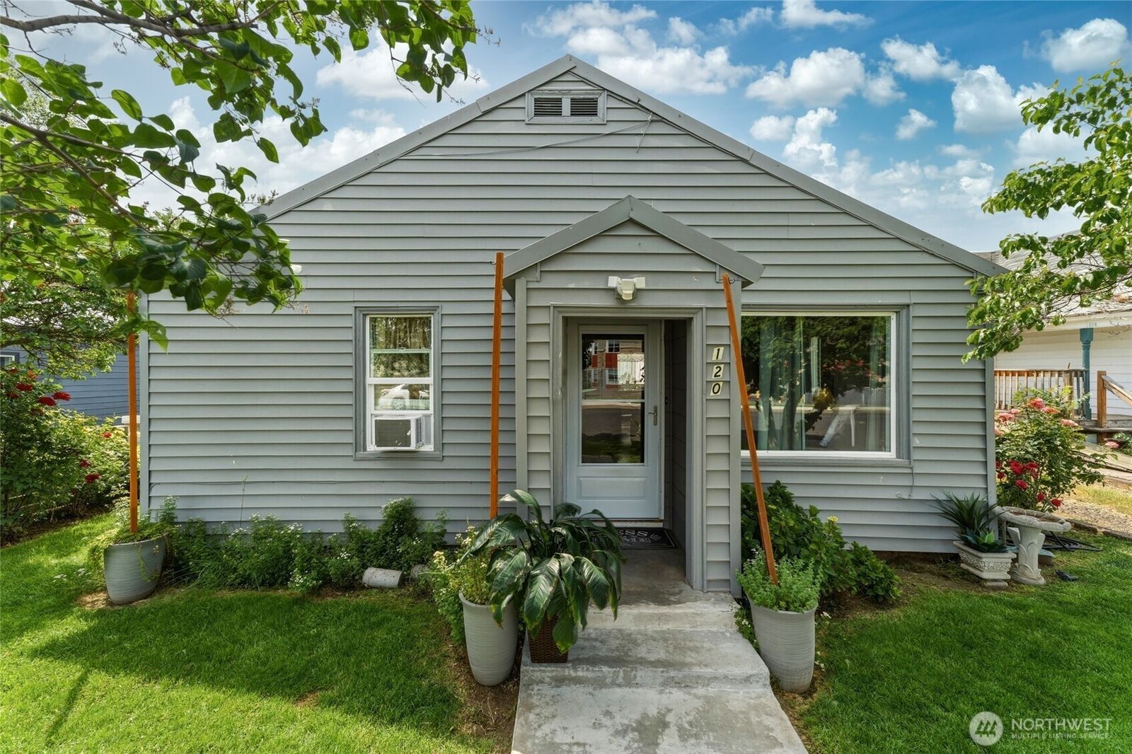 Property Photo:  120 SE 11th Avenue  OR 97862 