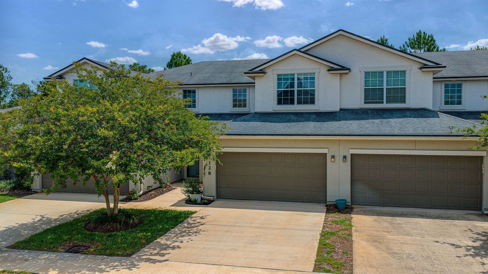 Property Photo: 128 Amistad Dr FL 32086