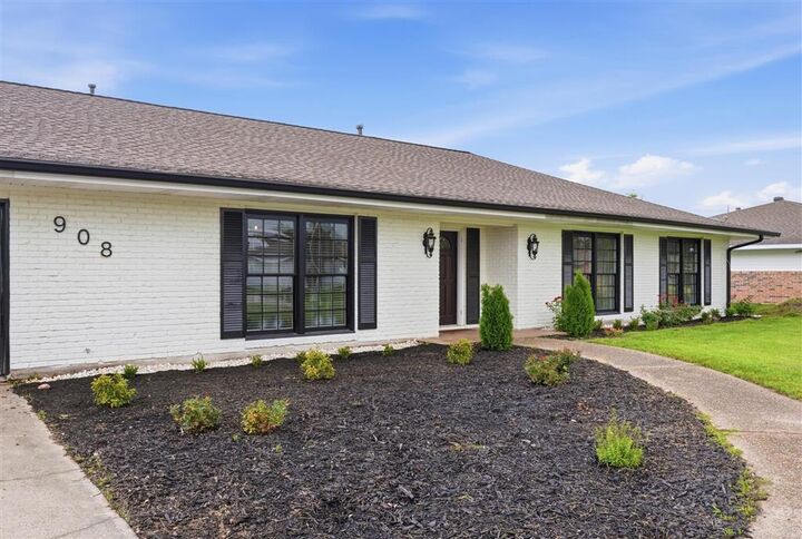 Property Photo:  908 Henrietta Lane  LA 70605 