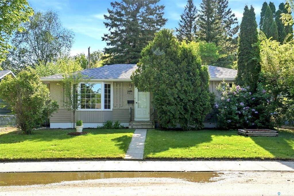 Property Photo: 2019 Louise Avenue SK S7J 2C1