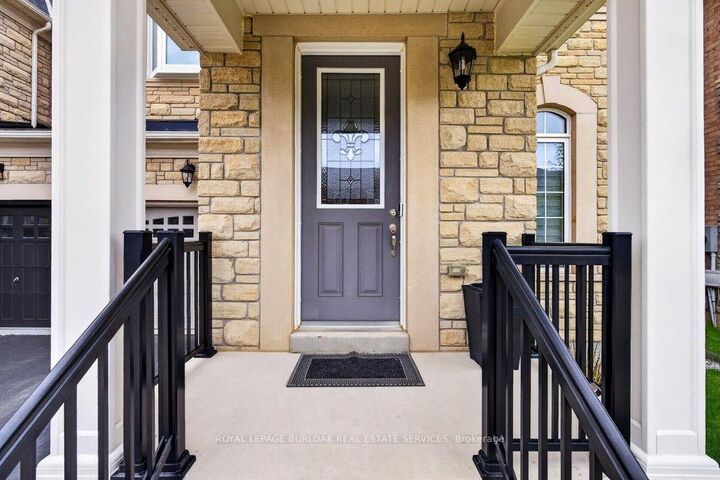Property Photo: 523 Terrace Way ON L6M 1N5