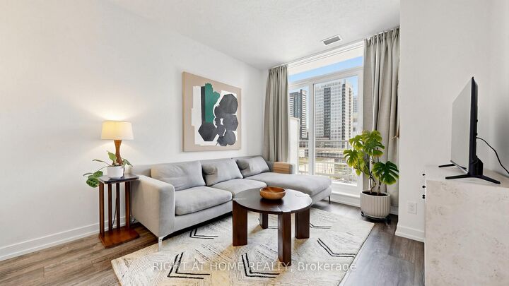 Property Photo: 200 Sackville Street 714 ON M5A 0C4