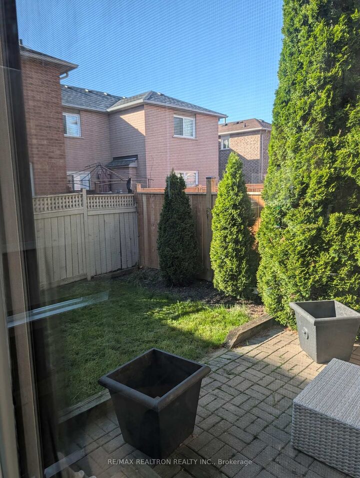 Property Photo: 16 Bison Run Road ON L6R 1S2