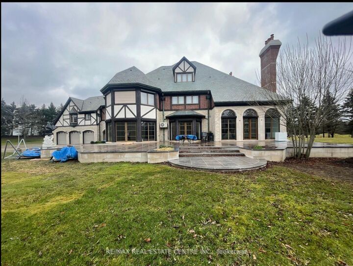 Property Photo: 2 Edgeforest Drive ON L6P 0E1