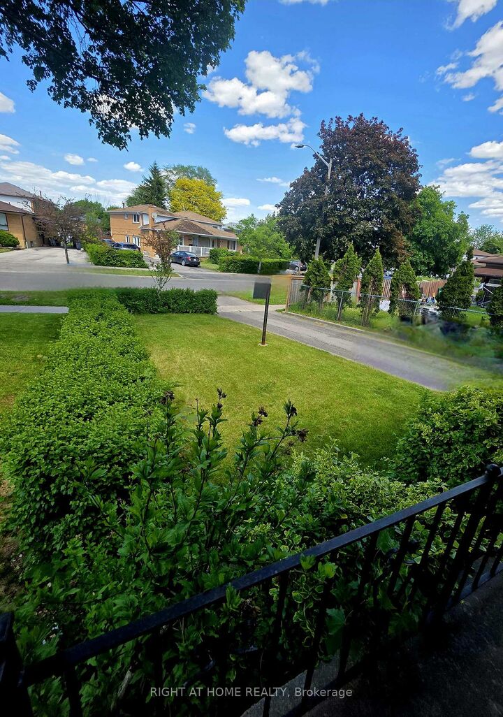Property Photo: 3556 Monica Drive ON L4T 2E5