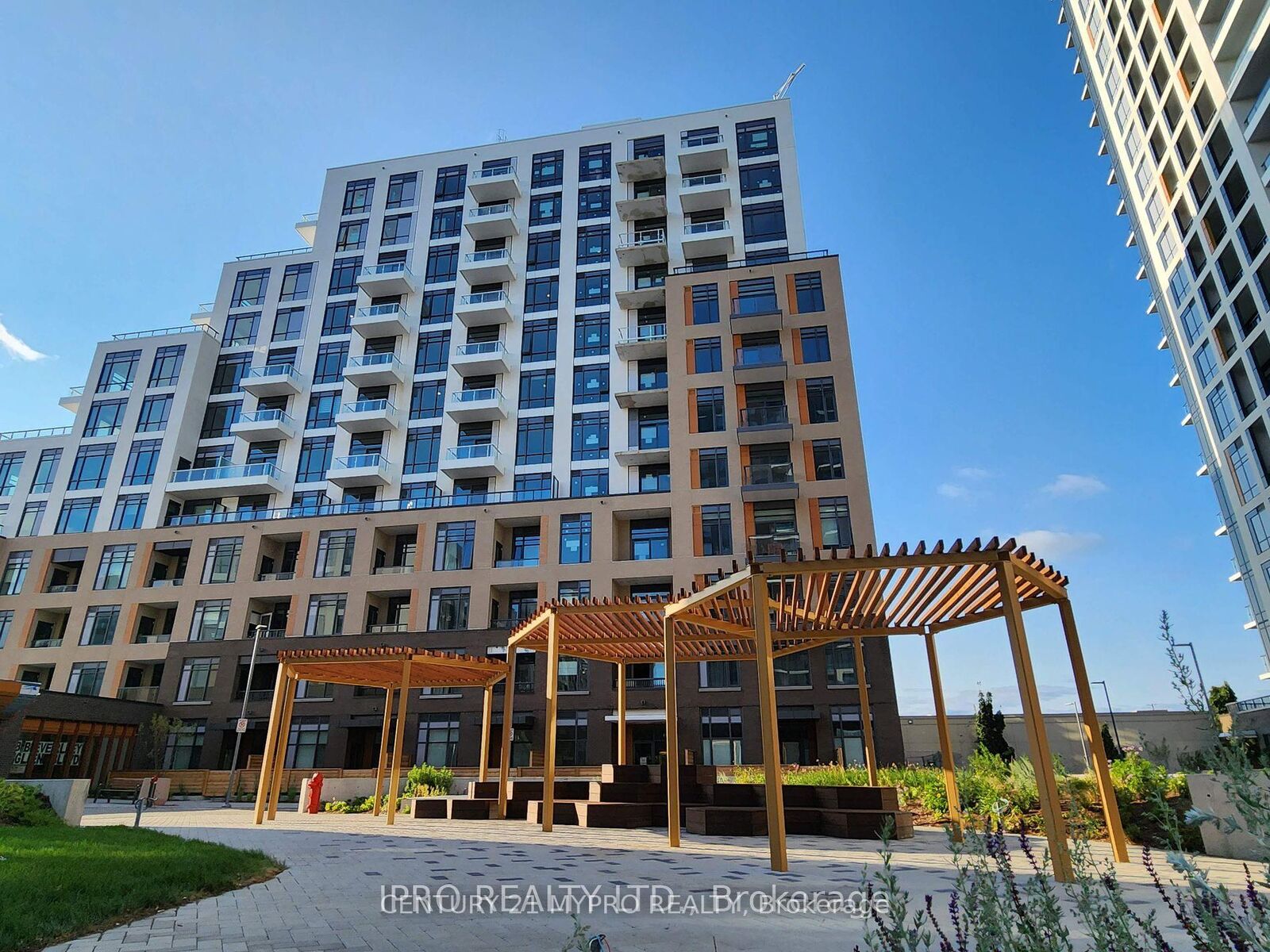 Photo de la propriété:  8 Beverley Glen Boulevard 1206  ON L4J 0L5 