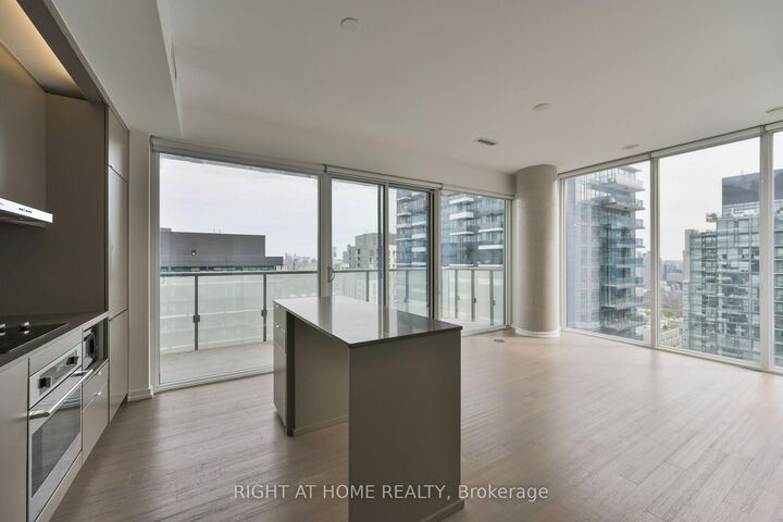 Property Photo: 101 Peter Street W 3903 ON M5V 0G6