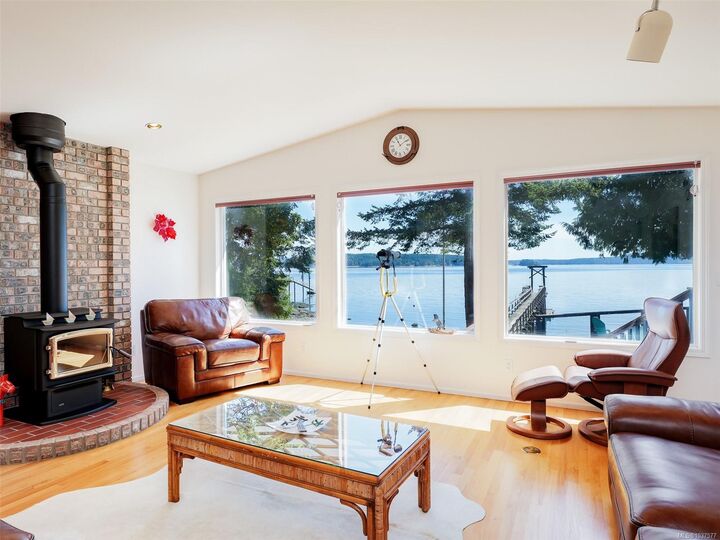 Property Photo:  85 McKenzie Cres  BC V8L 5Y7 