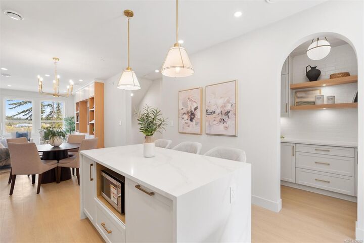 2098 Kingbird Dr — photo 1
