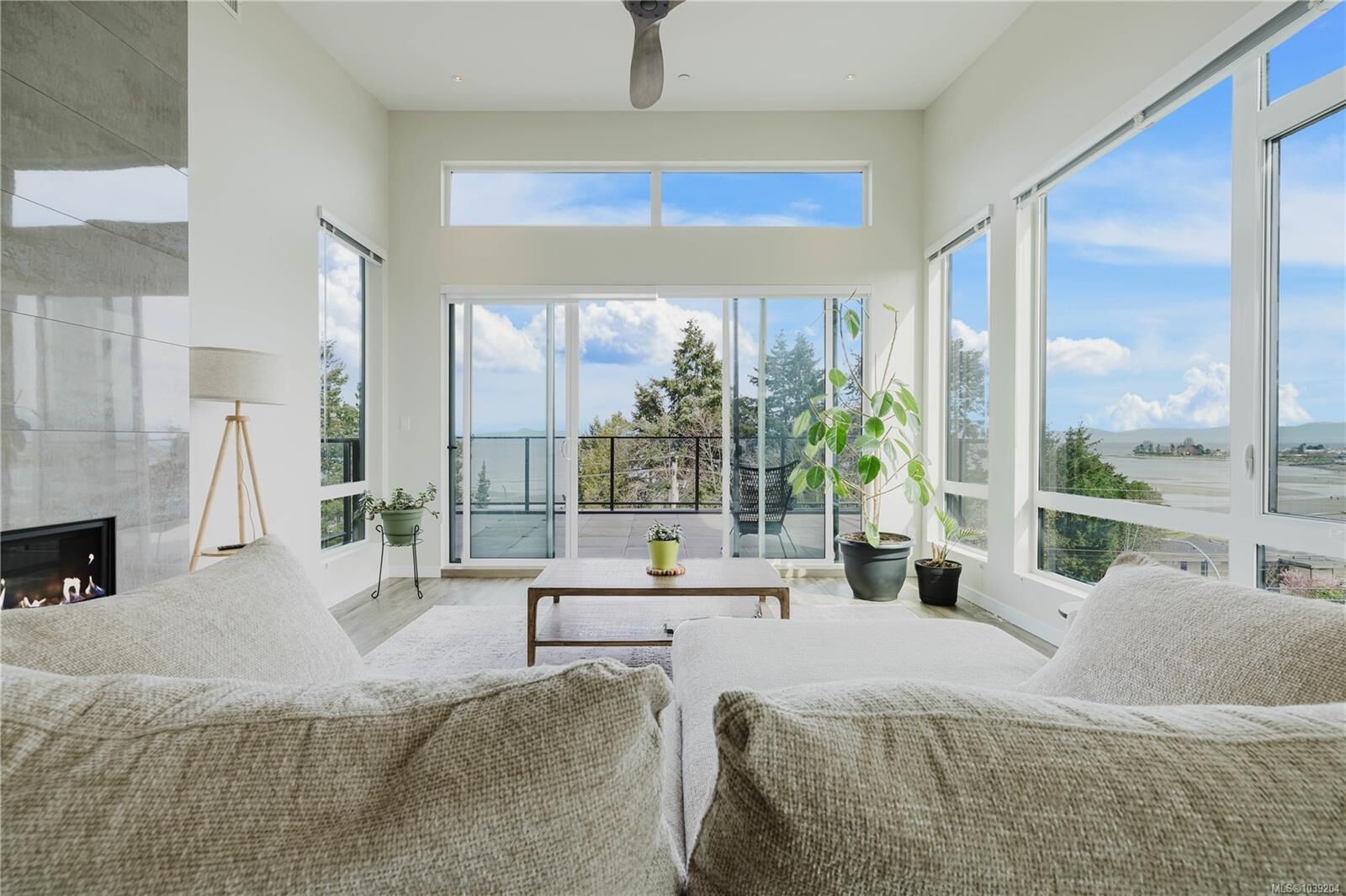 Property Photo:  100 Lombardy St #402  BC V9P 0G4 
