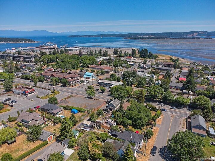 Property Photo:  374 Nicol St  BC V9R 4T4 