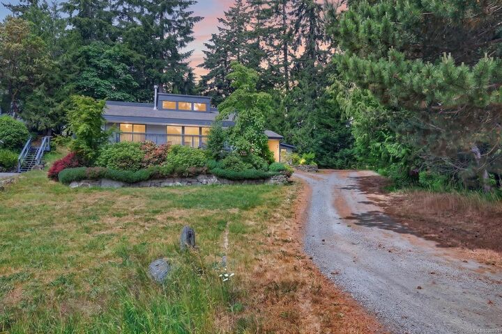 102 Village Terr — photo 1