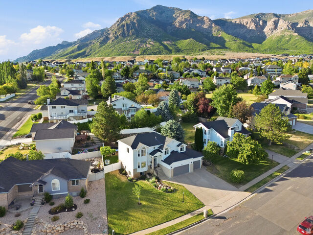 Property Photo: 472 E 3425 N UT 84414