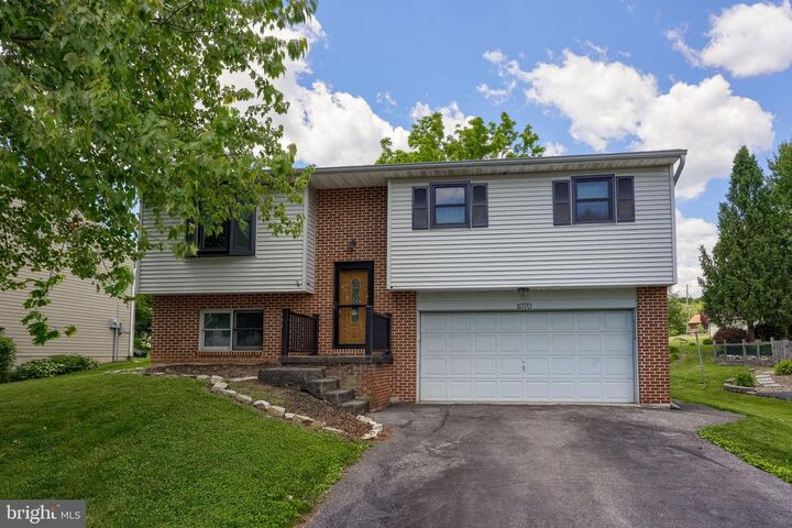 Property Photo:  1070 Holly Lane  PA 17517 