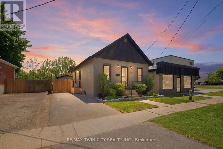 Photo de la propriété:  162 Grand River Avenue  ON N3T 4X6 