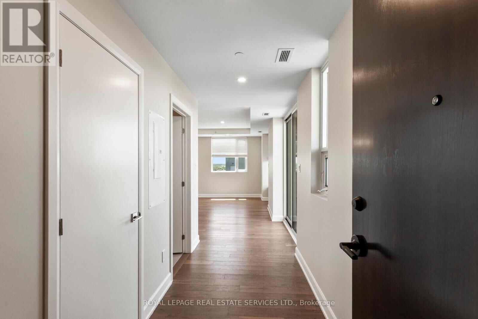 Property Photo:  195 Hunter Street East 610  ON K9H 0K6 