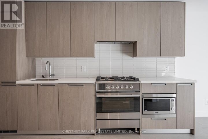 Property Photo:  160 Kingsway Crescent 703  ON M8X 0B5 