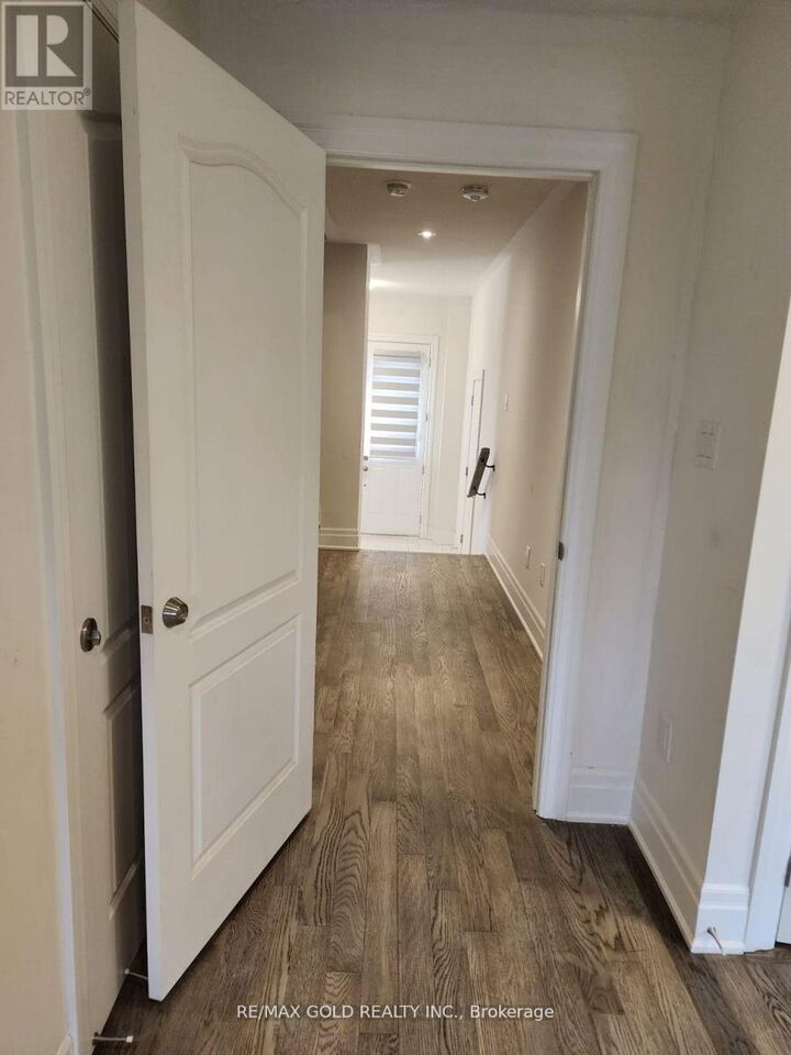 Property Photo:  17 Hashmi Place Main Floor  ON L6Y 6K1 