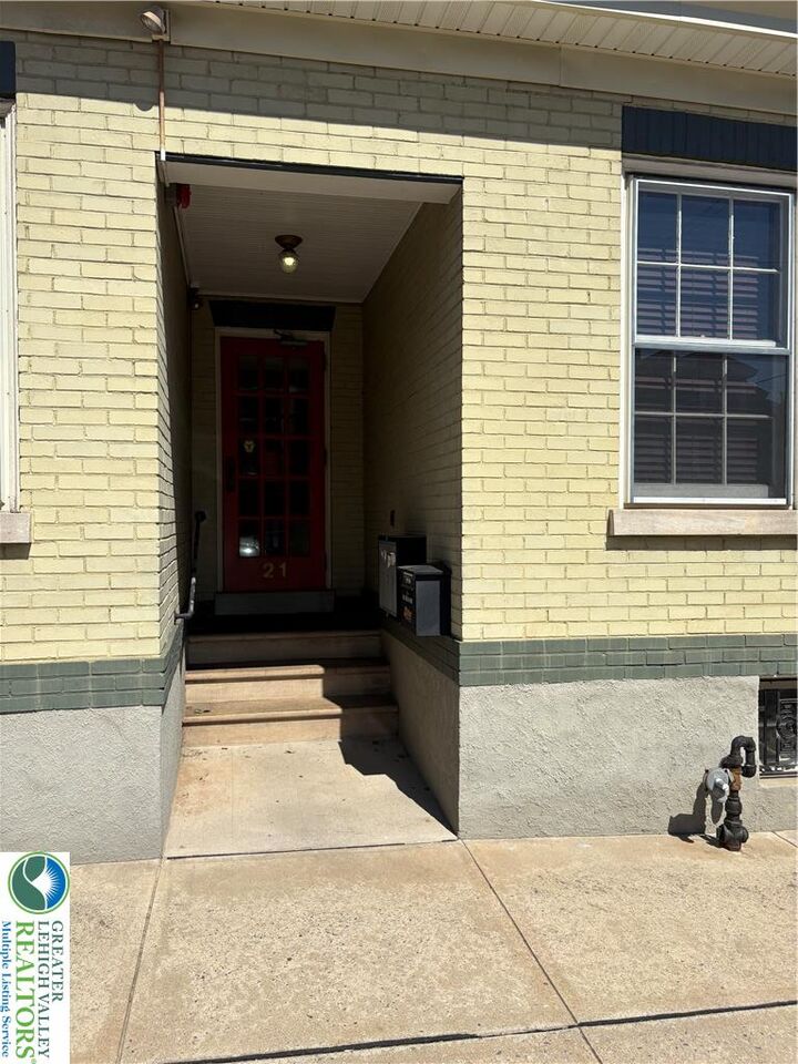 Property Photo:  21 N 10th 2N  PA 18042 