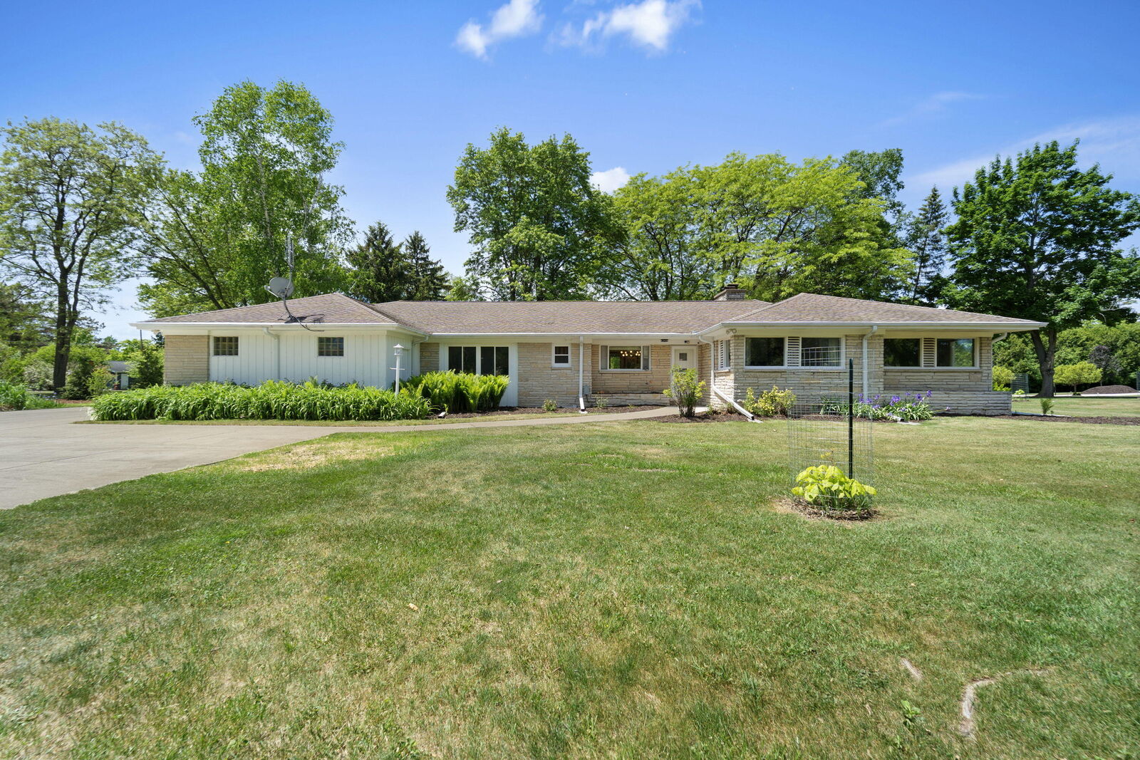Property Photo:  11355 N Rosewood Dr  WI 53092 