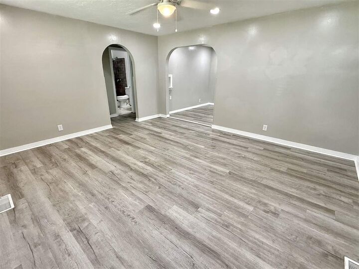 Property Photo: 320 N Peachtree OK 74601