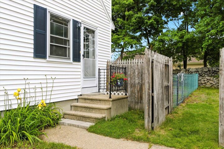 Property Photo: 184 Green Acres Drive NH 03109