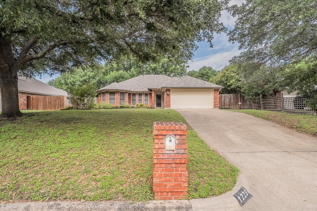 Property Photo:  1228 Cozby Street W  TX 76126 