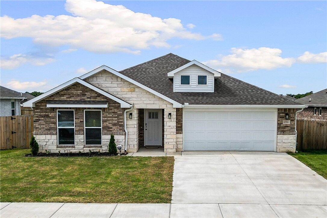Property Photo: 1711 Bugg Street AR 72751