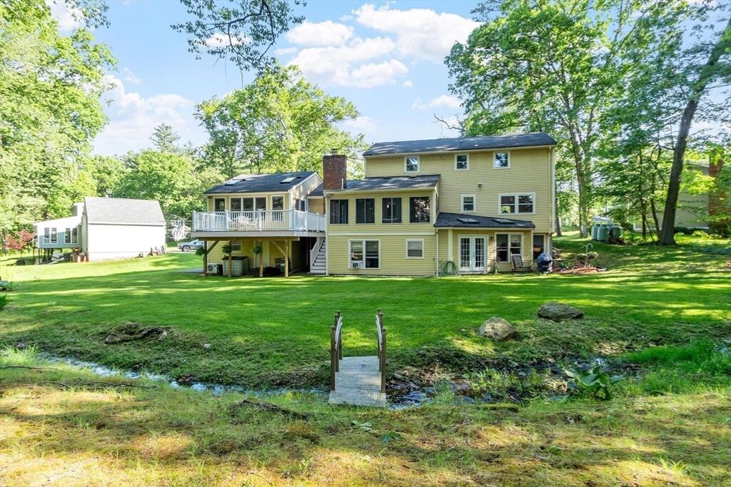 Property Photo:  10 Lancaster Place  MA 01810 