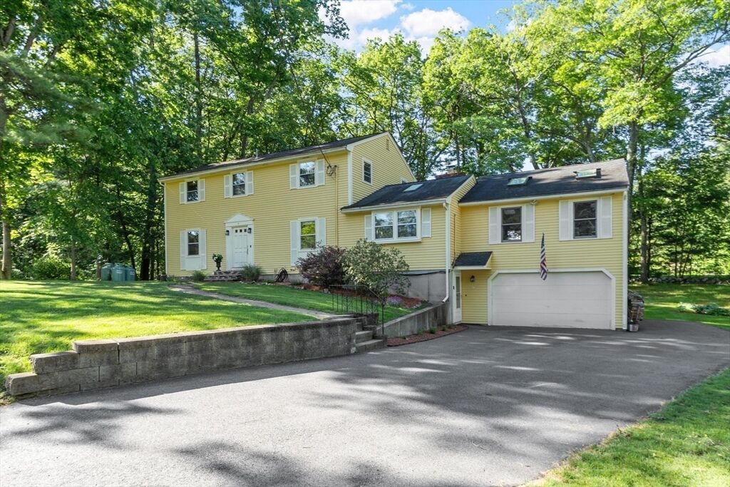 Property Photo:  10 Lancaster Place  MA 01810 