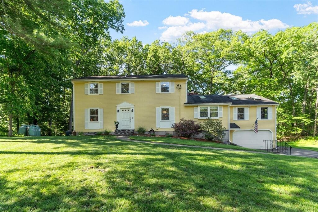Property Photo:  10 Lancaster Place  MA 01810 
