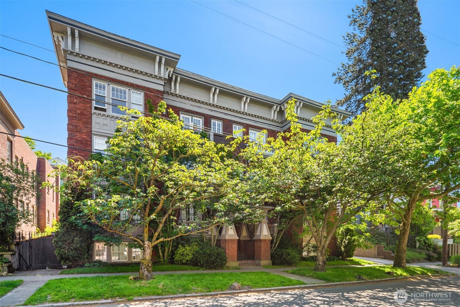 Property Photo:  214  13th Avenue E 3  WA 98102 