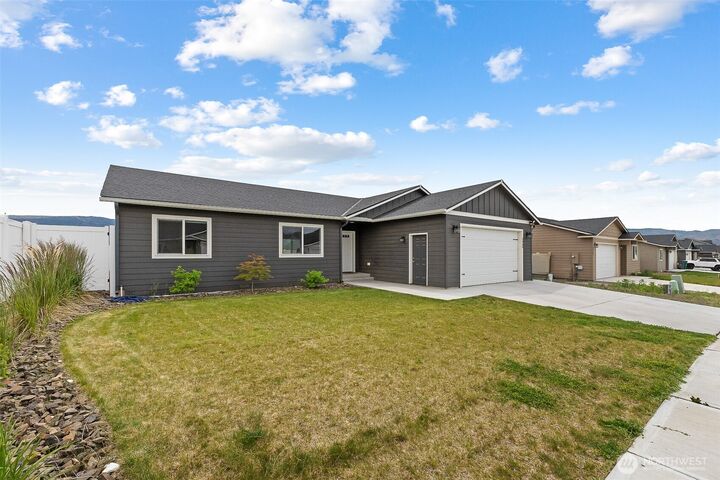 Property Photo:  2468  3rd Street SE  WA 98802 
