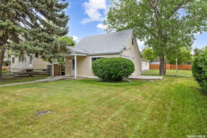 Property Photo: 33 Merritt Crescent SK S4T 5Y1