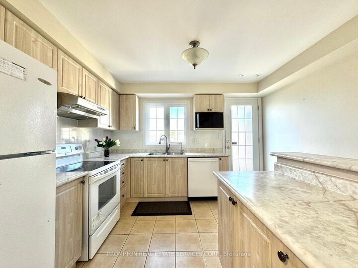 Property Photo: 2516 Bur Oak Avenue ON L6B 1H2
