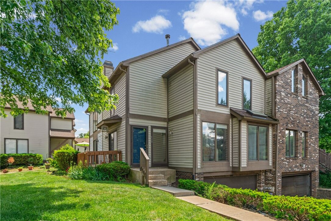 Property Photo:  420 Spring Run Dr  PA 15146 