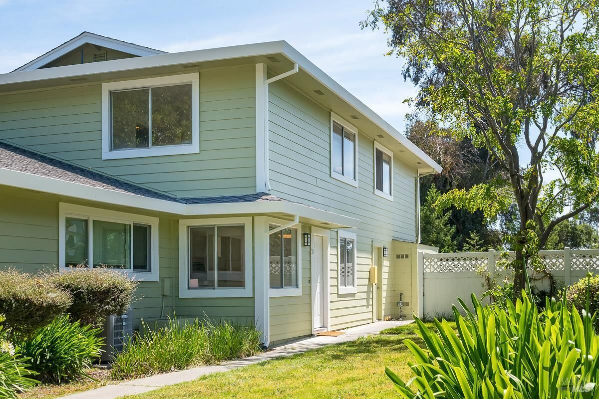 Property Photo:  33 Inyo Circle  CA 94947 