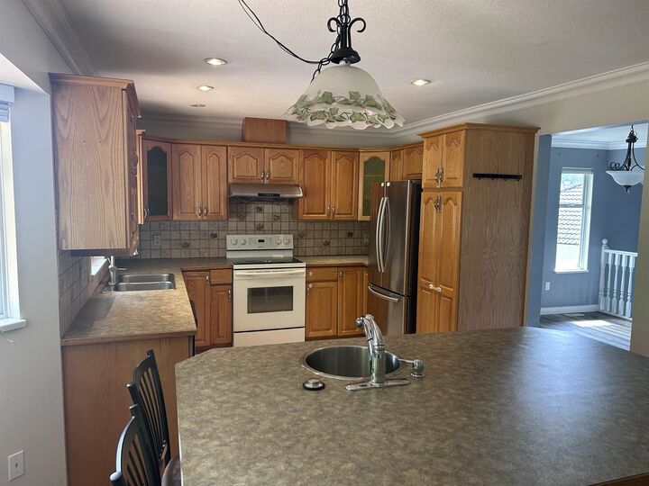 Property Photo: 30922 Sandpiper Place BC V2T 5L5